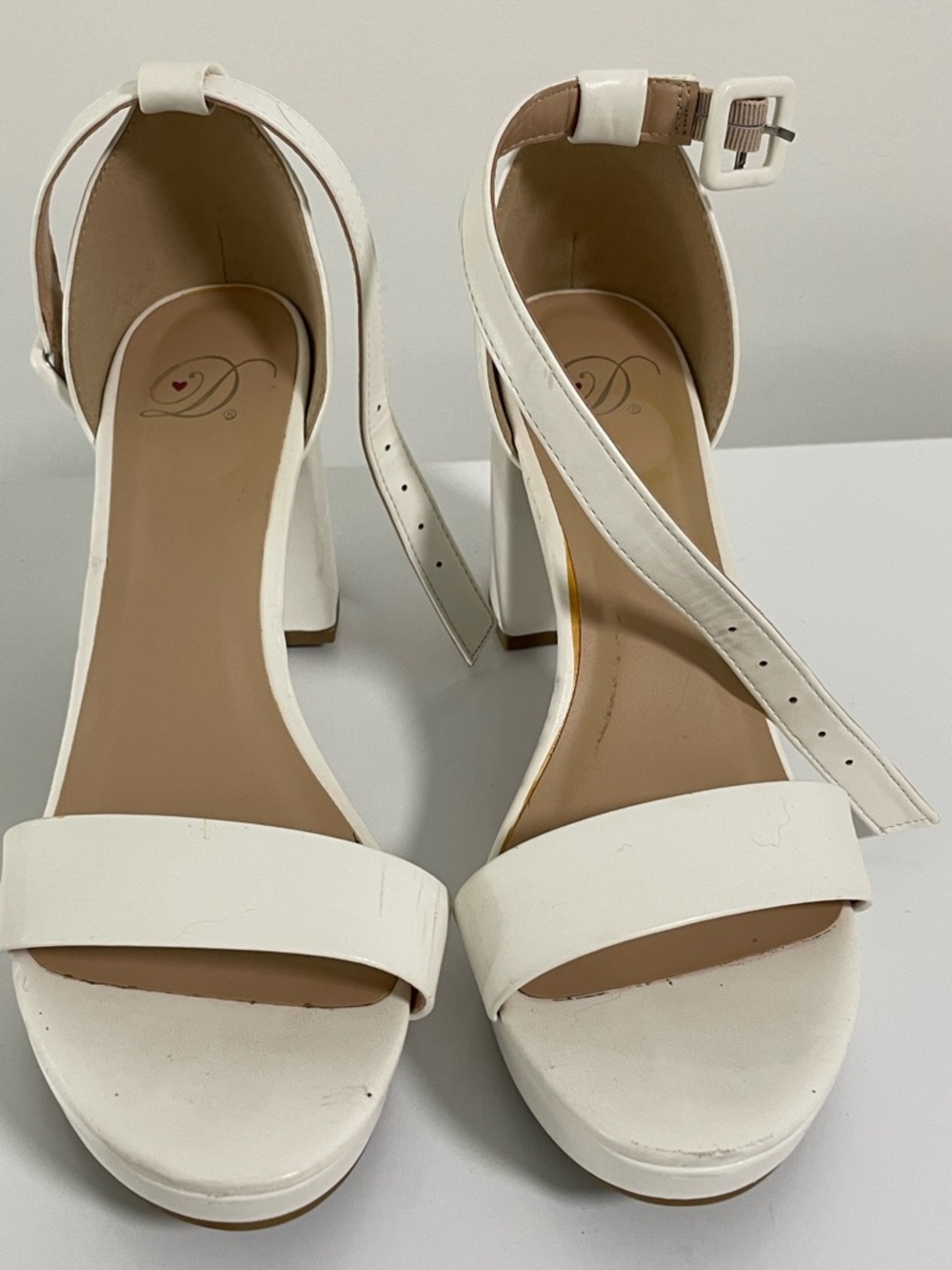 Delicious White Single-Band Ankle-Strap Block Heels. Size 8 - Picture 2 of 9